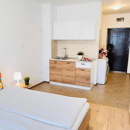 Flora Park Apartament *